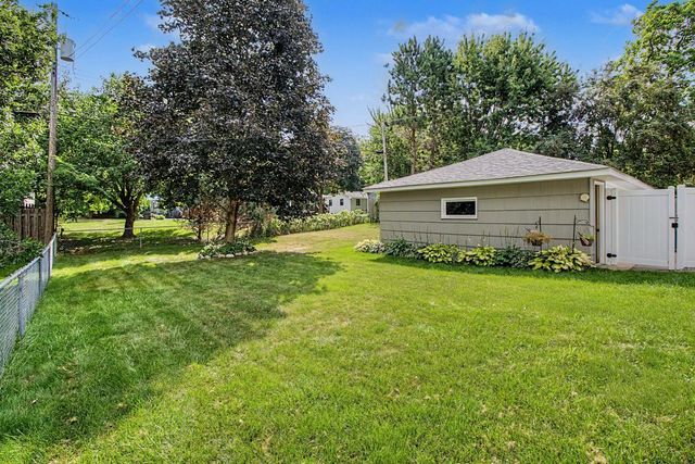 1424 Rhode Island Avenue N, Golden Valley, MN 55427