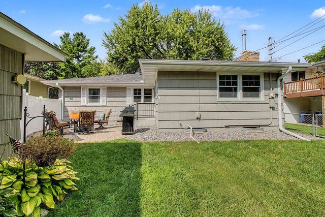 1424 Rhode Island Avenue N, Golden Valley, MN 55427