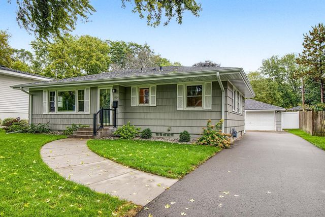 1424 Rhode Island Avenue N, Golden Valley, MN 55427