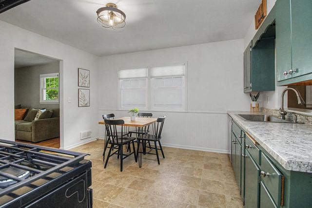 1424 Rhode Island Avenue N, Golden Valley, MN 55427