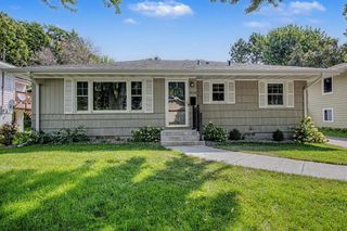 1424 Rhode Island Avenue N, Golden Valley, MN 55427