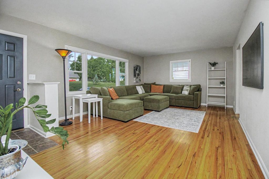 1424 Rhode Island Avenue N, Golden Valley, MN 55427 — photo 2