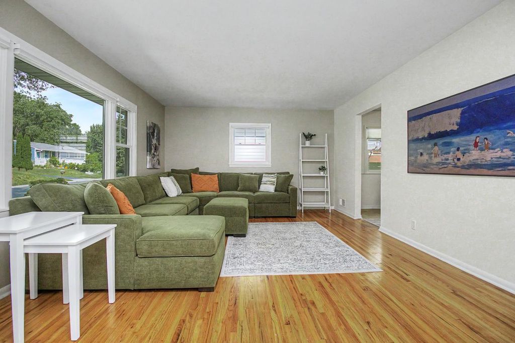 1424 Rhode Island Avenue N, Golden Valley, MN 55427 — photo 3