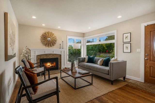 8804 5th Avenue NE, Seattle, WA 98115