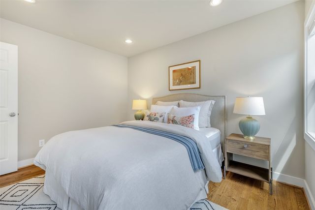 8804 5th Avenue NE, Seattle, WA 98115