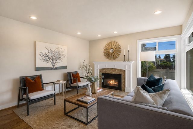 8804 5th Avenue NE, Seattle, WA 98115