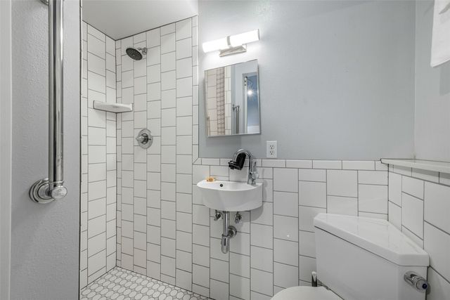 8804 5th Avenue NE, Seattle, WA 98115