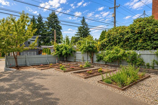 8804 5th Avenue NE, Seattle, WA 98115