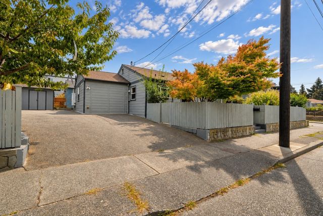 8804 5th Avenue NE, Seattle, WA 98115