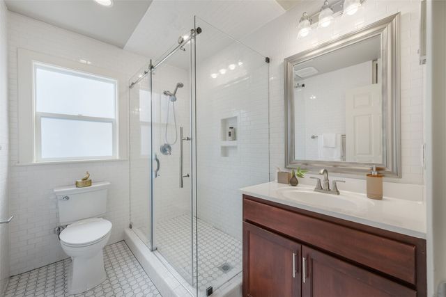 8804 5th Avenue NE, Seattle, WA 98115