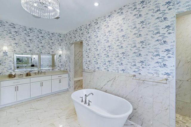 2465 NE Evinrude Circle, Jensen Beach, FL 34957