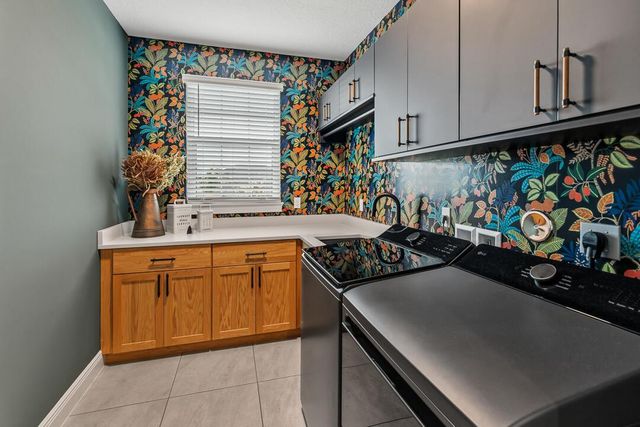 2465 NE Evinrude Circle, Jensen Beach, FL 34957