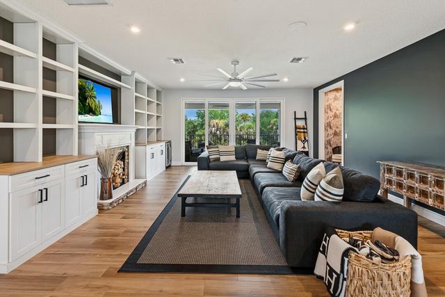 2465 NE Evinrude Circle, Jensen Beach, FL 34957