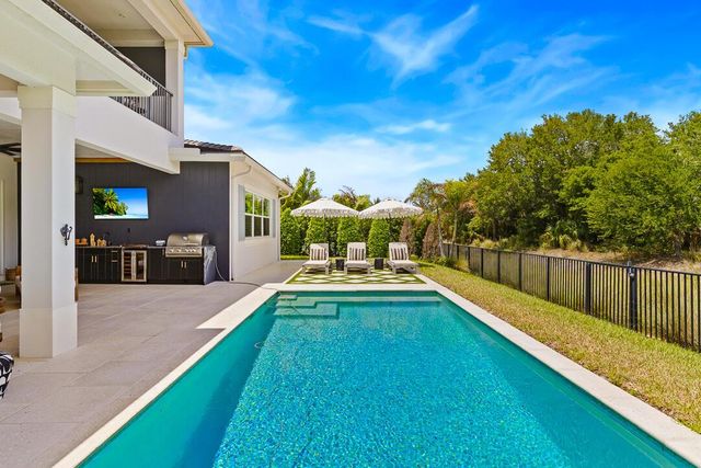 2465 NE Evinrude Circle, Jensen Beach, FL 34957