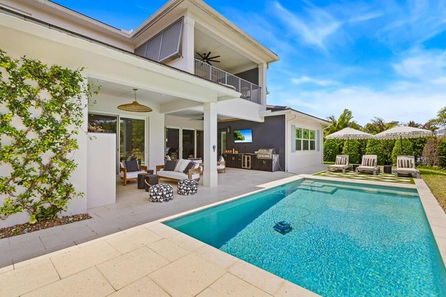 2465 NE Evinrude Circle, Jensen Beach, FL 34957