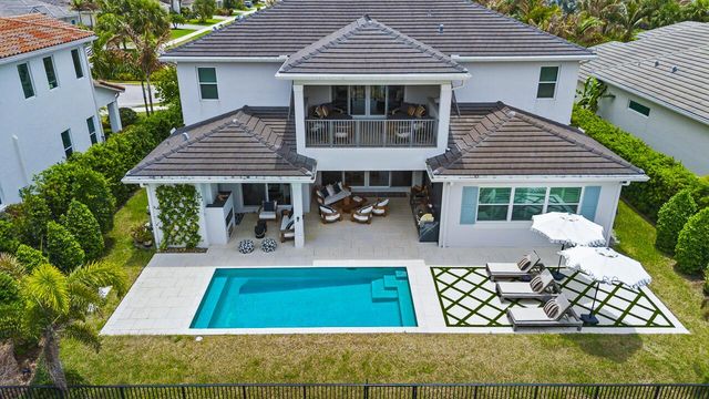 2465 NE Evinrude Circle, Jensen Beach, FL 34957
