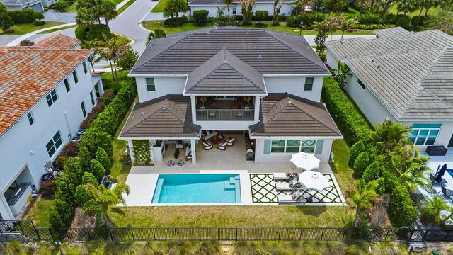 2465 NE Evinrude Circle, Jensen Beach, FL 34957