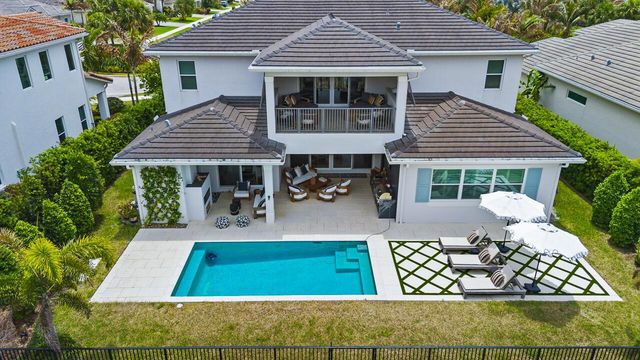 2465 NE Evinrude Circle, Jensen Beach, FL 34957