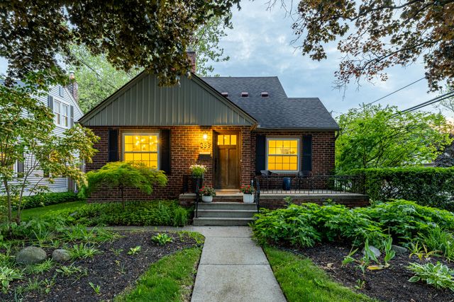 399 Auburn Street, Plymouth, MI 48170