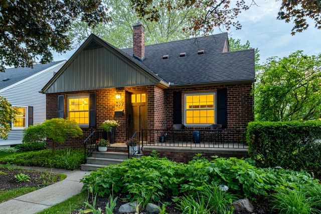 399 Auburn Street, Plymouth, MI 48170