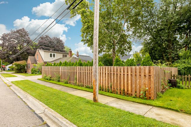 399 Auburn Street, Plymouth, MI 48170