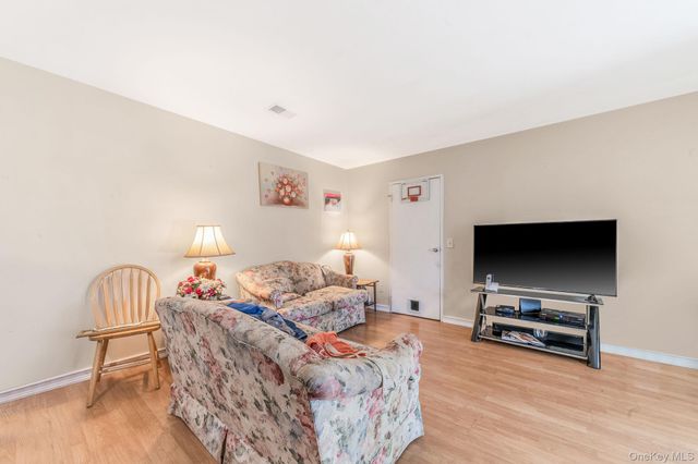 9 Kiowa Court 9, Coram, NY 11727