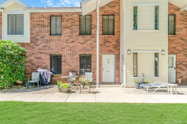 9 Kiowa Court 9, Coram, NY 11727