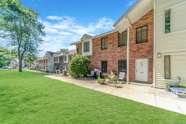 9 Kiowa Court 9, Coram, NY 11727