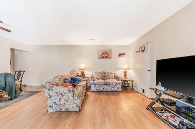 9 Kiowa Court 9, Coram, NY 11727