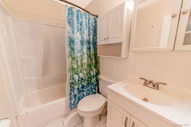 9 Kiowa Court 9, Coram, NY 11727