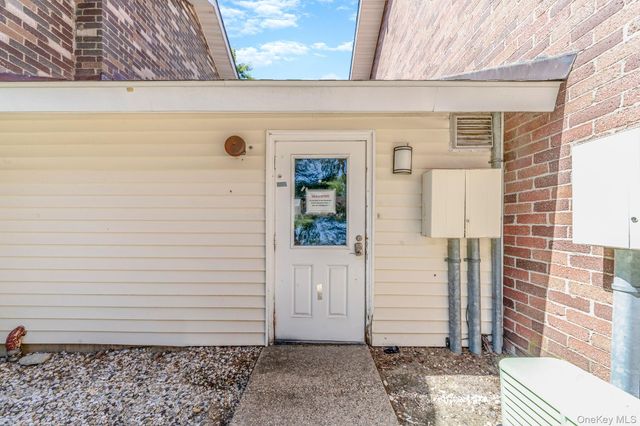 9 Kiowa Court 9, Coram, NY 11727