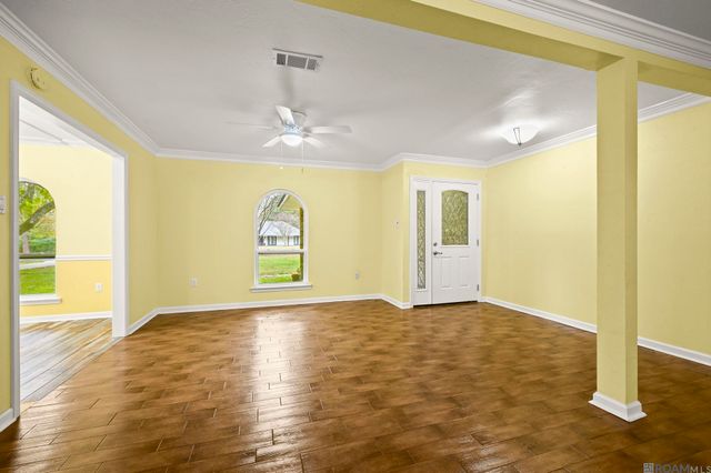 9310 Shady Bluff Dr, Central, LA 70818