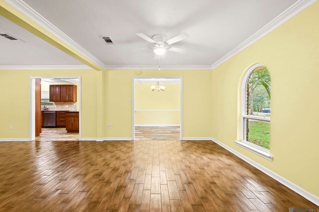 9310 Shady Bluff Dr, Central, LA 70818