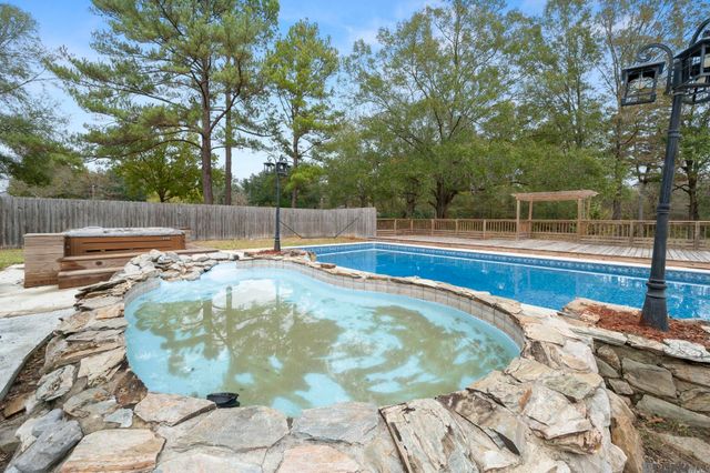 9310 Shady Bluff Dr, Central, LA 70818