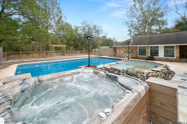 9310 Shady Bluff Dr, Central, LA 70818