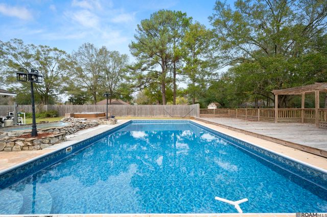 9310 Shady Bluff Dr, Central, LA 70818