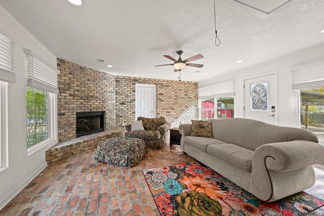 9310 Shady Bluff Dr, Central, LA 70818