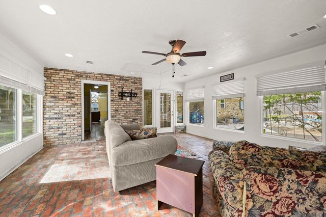 9310 Shady Bluff Dr, Central, LA 70818