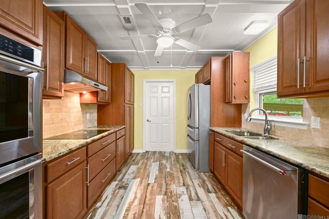 9310 Shady Bluff Dr, Central, LA 70818