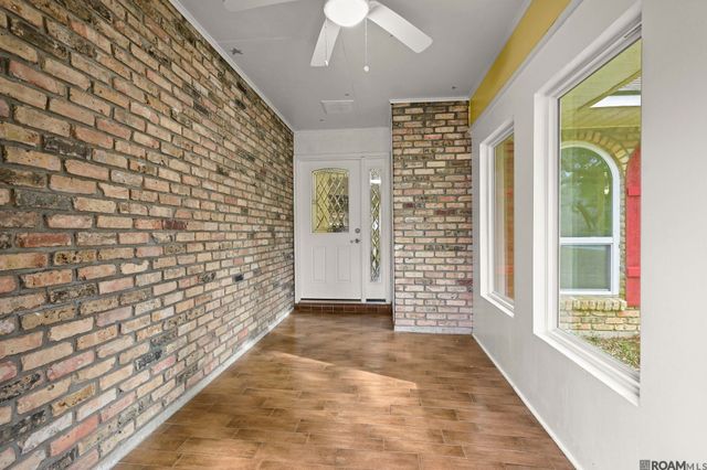 9310 Shady Bluff Dr, Central, LA 70818