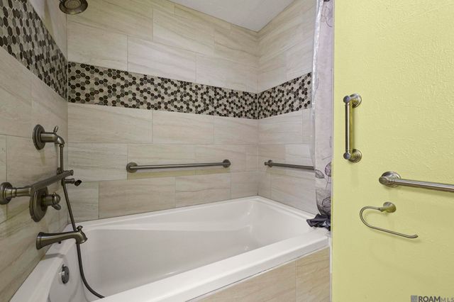 9310 Shady Bluff Dr, Central, LA 70818