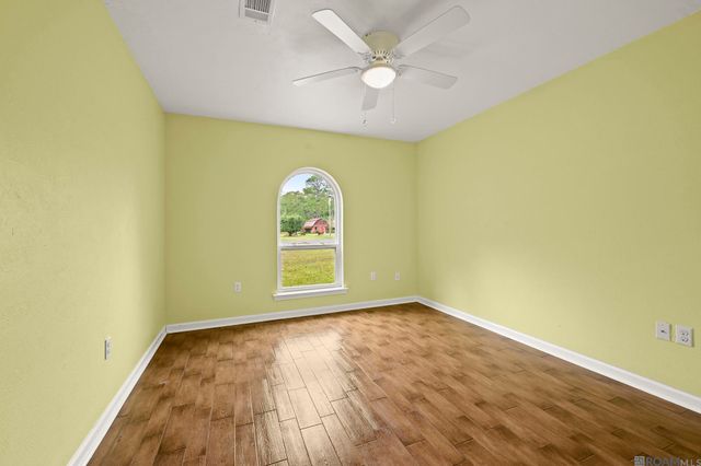 9310 Shady Bluff Dr, Central, LA 70818