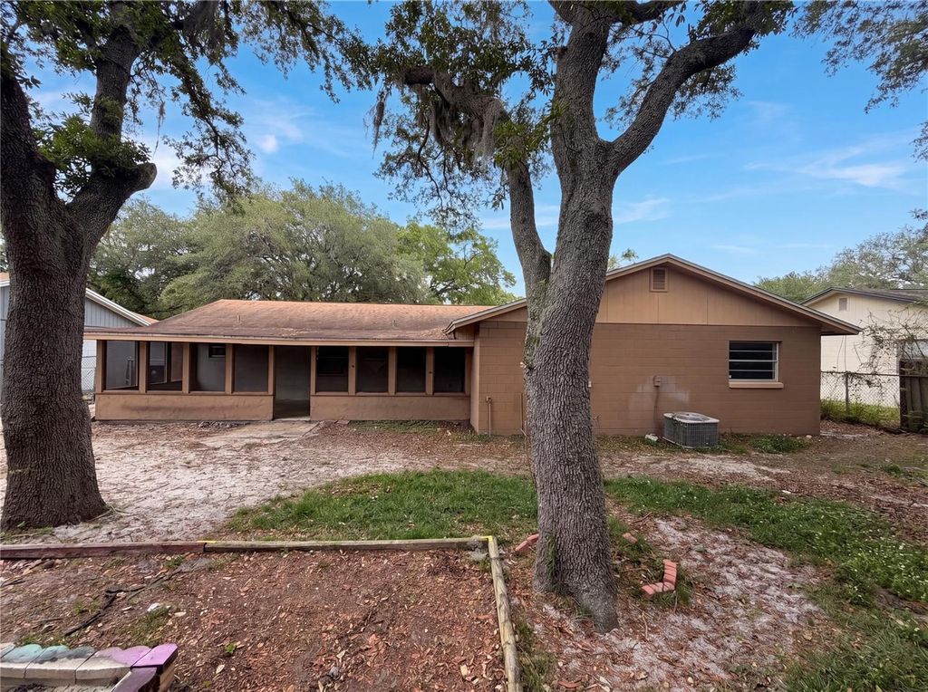 Image 5 of property listing at 4730 CARMEL STREET, Orlando, FL 32808