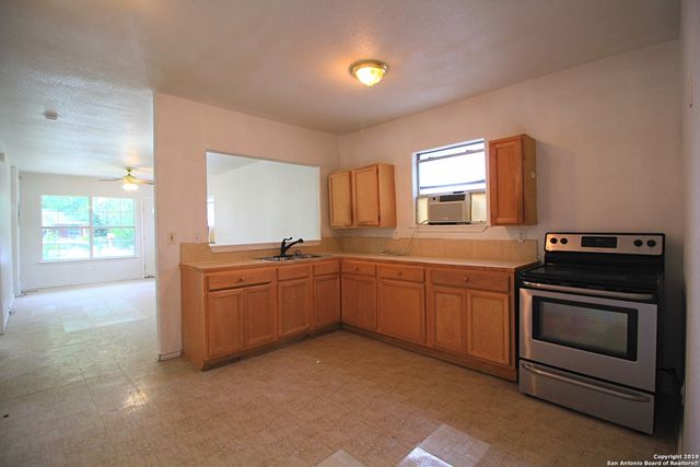 319 NORIA ST, San Antonio, TX 78207