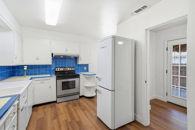 617 45th St, Sacramento, CA 95819