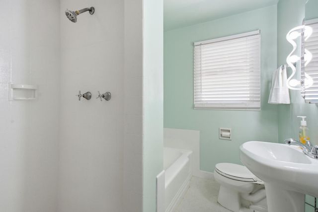 617 45th St, Sacramento, CA 95819