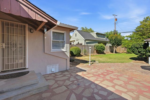 617 45th St, Sacramento, CA 95819