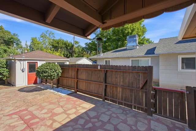 617 45th St, Sacramento, CA 95819