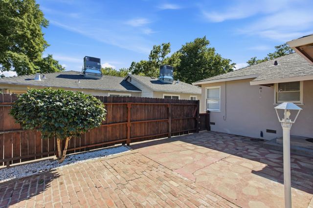 617 45th St, Sacramento, CA 95819