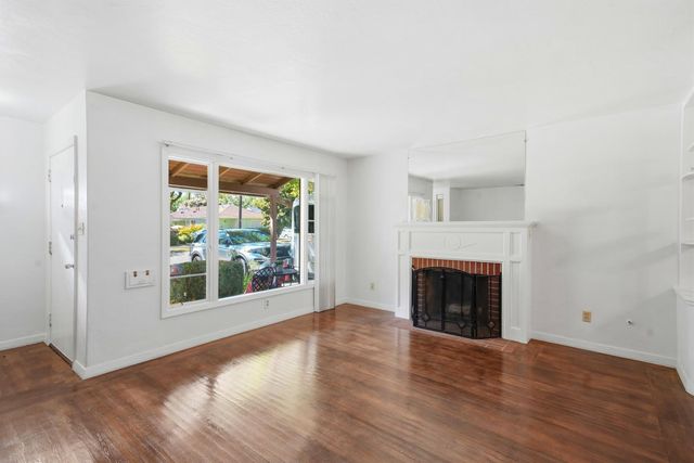 617 45th St, Sacramento, CA 95819